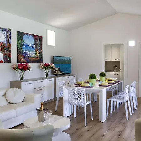Luxury Villa Green *